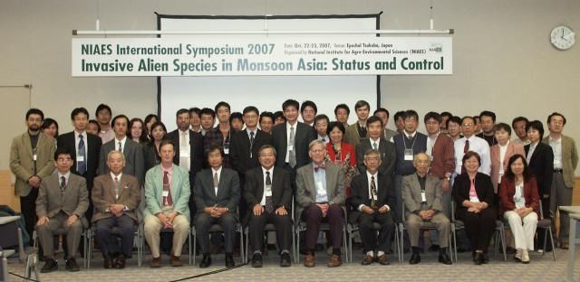 Photograph: Participants to the NIAES International Symposium 2007
