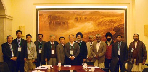 �A�W�A�A�����p�V�[�w��ݗ������ψ�����o�[�i�W���ʐ^�j