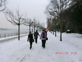 �z�e�������c��܂ł̐�i�F�iIPBES��P�񑍉�j�i�ʐ^�j