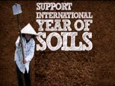 「国際土壌年」への支持を呼びかけるポスター